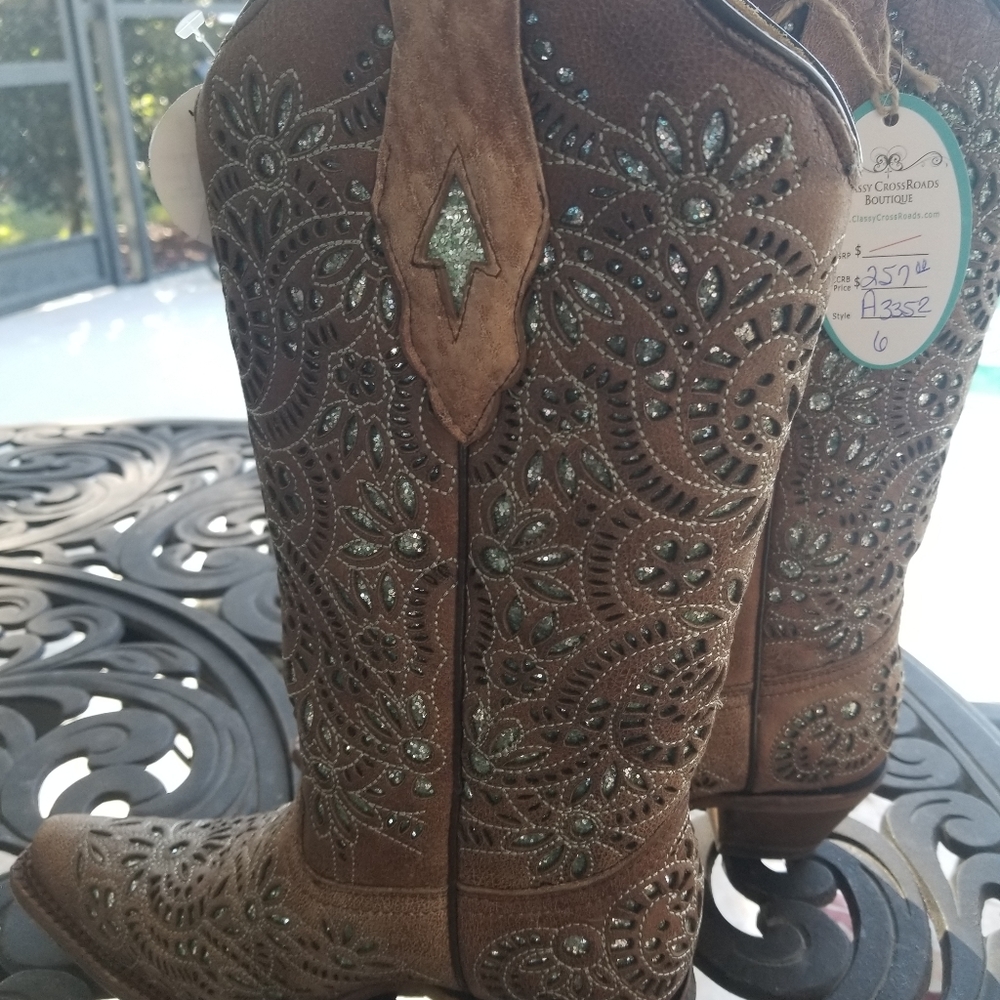 Boots - Picture 4 of 10